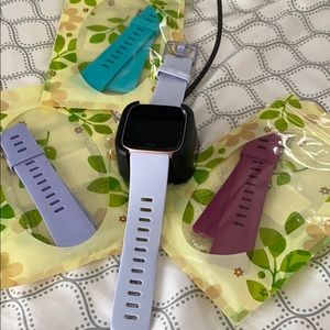 Fitbit versa 1 with 3 extra bands, and charger
